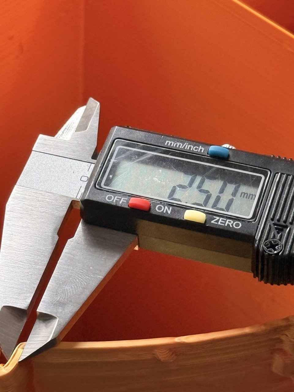 Digital calipers measuring a printed wall at 2.50 mm